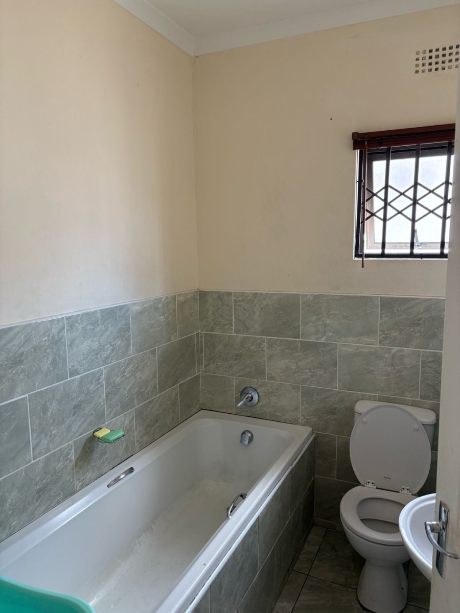 3 Bedroom Property for Sale in Cove Rock Eastern Cape